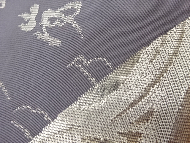  破れ色紙に唐草・山模様織出し袋帯